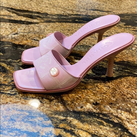 CHANEL Shoes - Chanel kitten heel sandals
